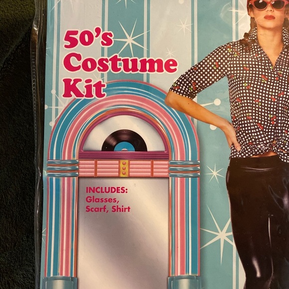 Women’s Spirit Halloween 50’s Costume Kit - Picture 2 of 3
